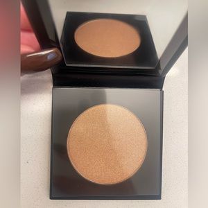 NWT powder face highlighter
